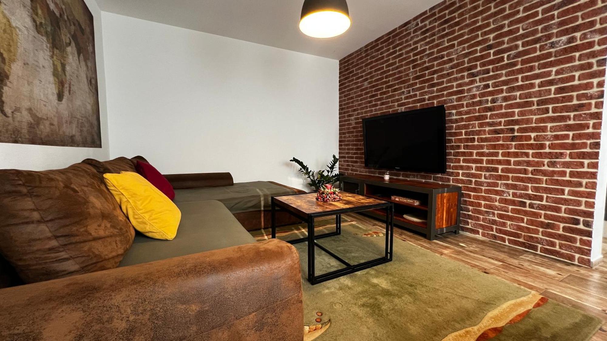 Industrial Apartment I 24Hr Self Check-In I Free Parking & Coffee Banská Bystrica Exterior foto